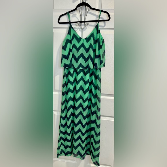 Almost Famous Adjustable Spaghetti Strap Mint & Navy Chevron Maxi Dress. Size L. - Picture 3 of 5
